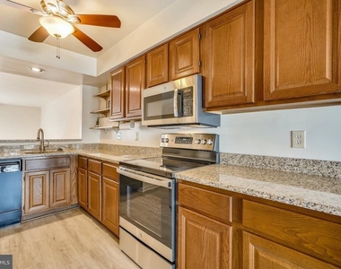 5205 Columbia Road - Photo Thumbnail 3