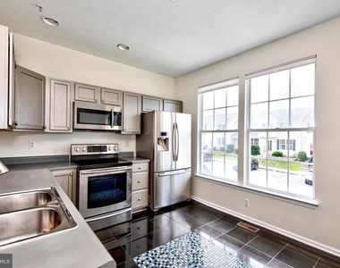 130 Spencer Circle - Photo Thumbnail 3