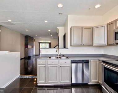 130 Spencer Circle - Photo Thumbnail 4