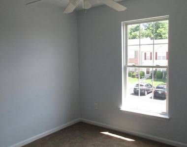 1024 Jeanett Way - Photo Thumbnail 30