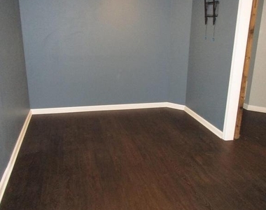 1024 Jeanett Way - Photo Thumbnail 16