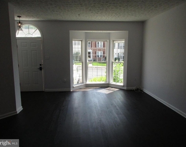 1024 Jeanett Way - Photo Thumbnail 4