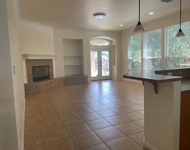 2412 Tivoli Dr - Photo Thumbnail 4