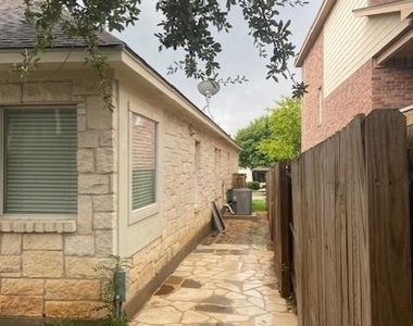2412 Tivoli Dr - Photo Thumbnail 17