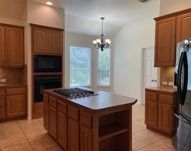 2412 Tivoli Dr - Photo Thumbnail 2
