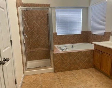 2412 Tivoli Dr - Photo Thumbnail 8