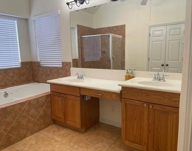 2412 Tivoli Dr - Photo Thumbnail 9