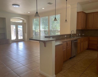 2412 Tivoli Dr - Photo Thumbnail 3