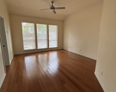 2412 Tivoli Dr - Photo Thumbnail 7