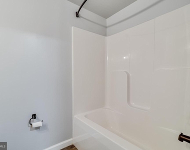 8325 Abc Farm Place - Photo Thumbnail 18