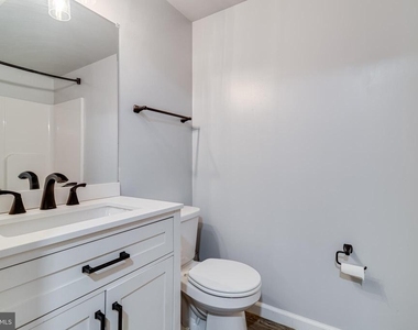 8325 Abc Farm Place - Photo Thumbnail 17