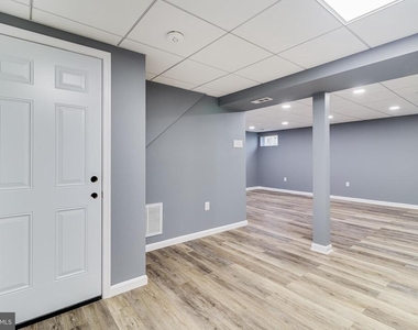 8325 Abc Farm Place - Photo Thumbnail 12