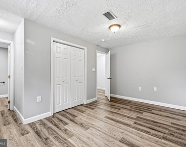 3535 Chesapeake Avenue - Photo Thumbnail 24