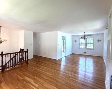 1234 Pleasant Valley Drive - Photo Thumbnail 7