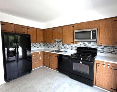 1234 Pleasant Valley Drive - Photo Thumbnail 5