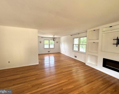 1234 Pleasant Valley Drive - Photo Thumbnail 4