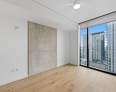 610 Davis St - Photo Thumbnail 7