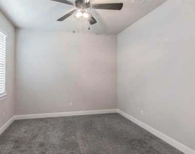 1204 Siena Sunset Rd - Photo Thumbnail 15