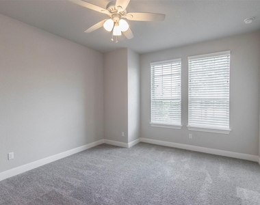 1204 Siena Sunset Rd - Photo Thumbnail 13