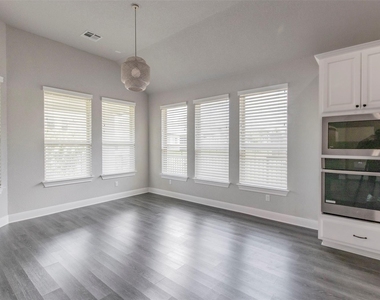 1204 Siena Sunset Rd - Photo Thumbnail 7