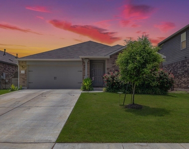 424 Sebring Cir - Photo Thumbnail 1