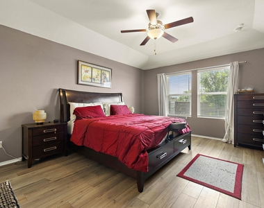 424 Sebring Cir - Photo Thumbnail 13