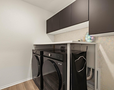 424 Sebring Cir - Photo Thumbnail 21