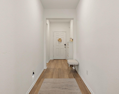 424 Sebring Cir - Photo Thumbnail 2