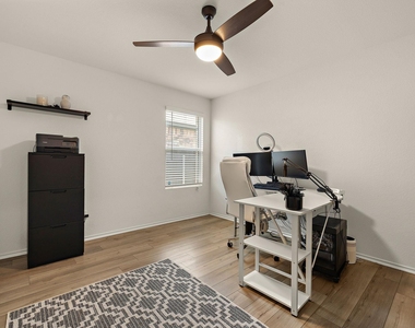 424 Sebring Cir - Photo Thumbnail 20