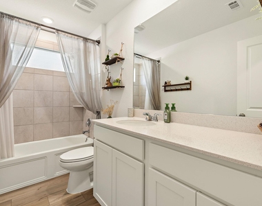 424 Sebring Cir - Photo Thumbnail 18