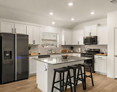 424 Sebring Cir - Photo Thumbnail 4