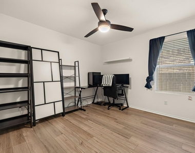 424 Sebring Cir - Photo Thumbnail 19