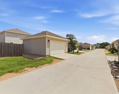 2129 Pecan Island Dr - Photo Thumbnail 18