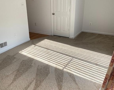 517 Kingdom Court - Photo Thumbnail 9