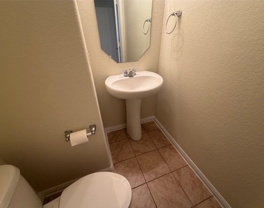 1001 Zodiac Ln - Photo Thumbnail 9