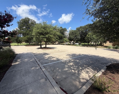 1001 Zodiac Ln - Photo Thumbnail 30