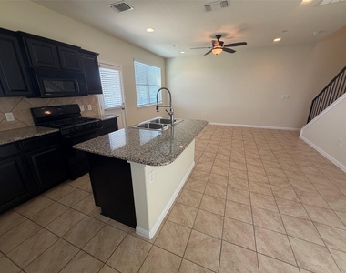 1001 Zodiac Ln - Photo Thumbnail 7
