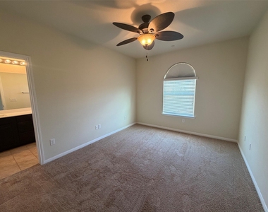 1001 Zodiac Ln - Photo Thumbnail 11