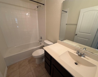 1001 Zodiac Ln - Photo Thumbnail 16
