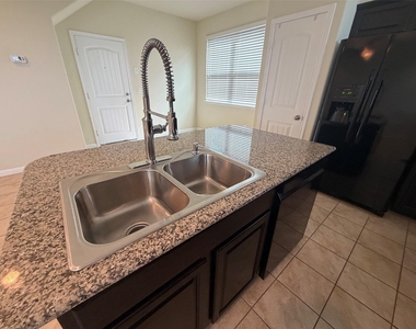 1001 Zodiac Ln - Photo Thumbnail 5