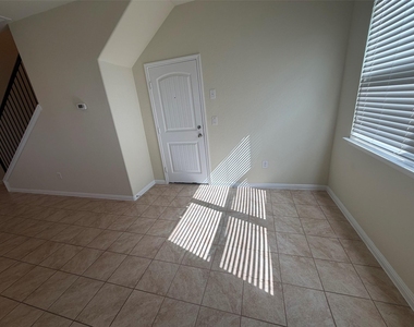 1001 Zodiac Ln - Photo Thumbnail 8