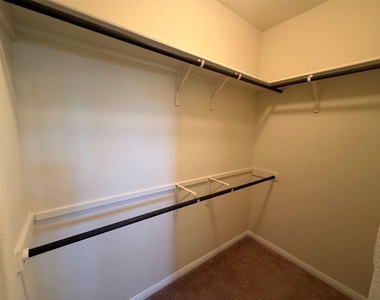 1001 Zodiac Ln - Photo Thumbnail 13