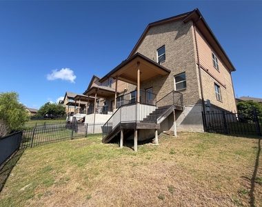 1001 Zodiac Ln - Photo Thumbnail 23