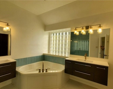 9421 Lisi Anne Dr - Photo Thumbnail 15