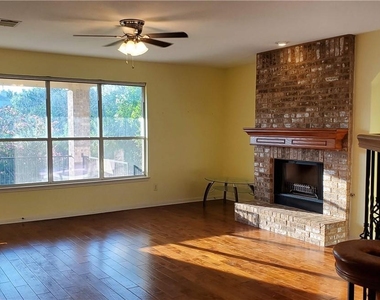 9421 Lisi Anne Dr - Photo Thumbnail 2