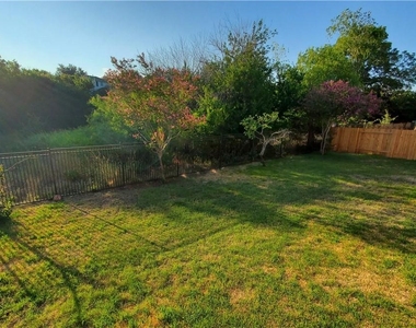 9421 Lisi Anne Dr - Photo Thumbnail 34