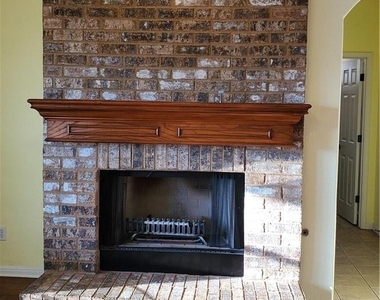 9421 Lisi Anne Dr - Photo Thumbnail 4