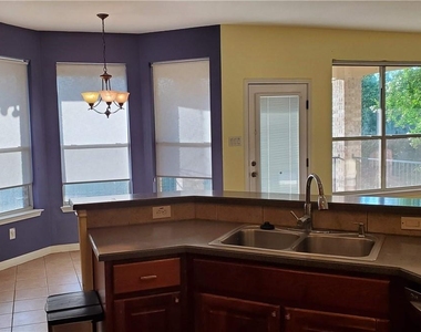 9421 Lisi Anne Dr - Photo Thumbnail 7