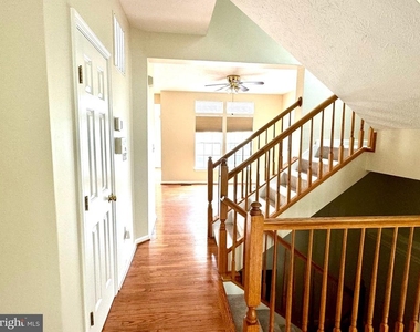 2429 Knapps Way - Photo Thumbnail 4
