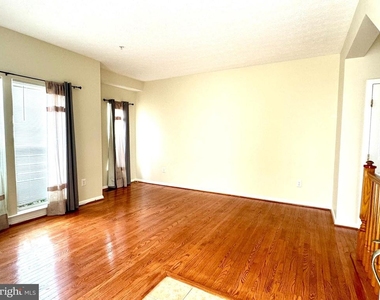 2429 Knapps Way - Photo Thumbnail 2